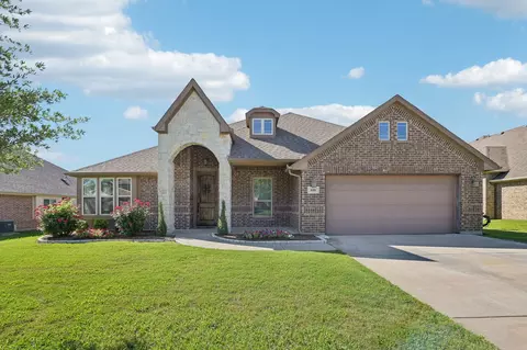 808 Brandt St, Grandview, TX 76050