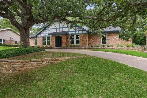 3820 Ashbury Ln, Bedford, TX 76021