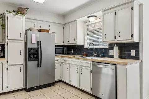 Kitchen - 325 Apache Trl, Keller, TX 76248 photo 1 of 4