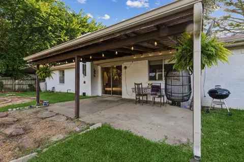 Exterior - 325 Apache Trl, Keller, TX 76248 photo 5 of 6