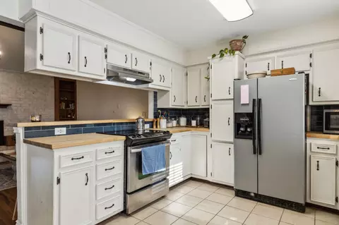 Kitchen - 325 Apache Trl, Keller, TX 76248 photo 2 of 4