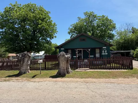 301 S Donald St, Seymour, TX 76380