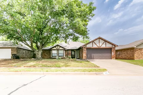 3108 Creekwood Ln, Fort Worth, TX 76123