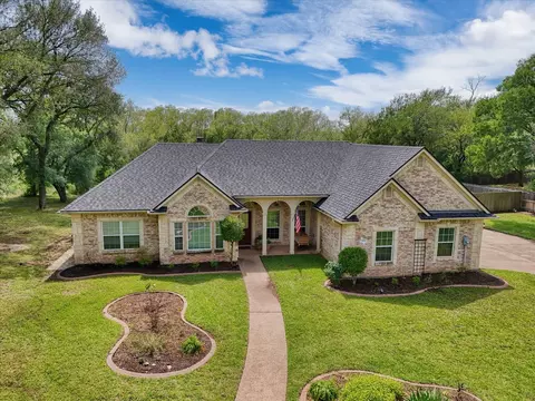 104 Lost Oaks Dr, Waco, TX 76705