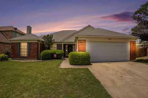 7105 Wooddale Dr, Watauga, TX 76148