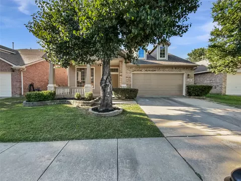 6400 Hawthorn Dr, Denton, TX 76208