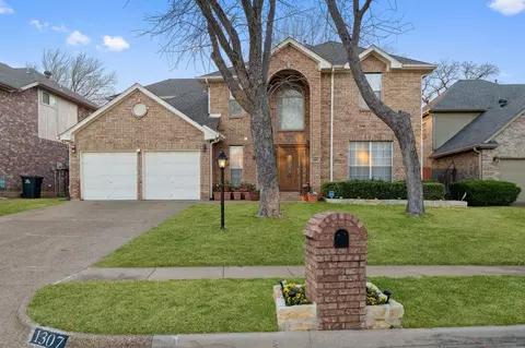 1307 Hillary Ln, Arlington, TX 76012