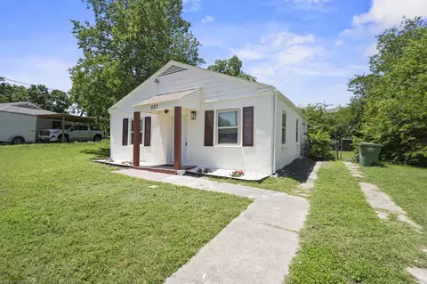587 Joy Dr, White Settlement, TX 76108