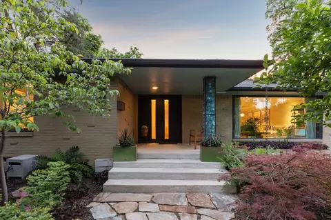 1649 Sylvan Ave, Dallas, TX 75208