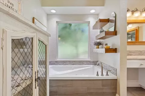 Bath - 1345 Stillwater Rd, Waco, TX 76708 photo 3 of 8