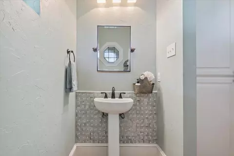 Bath - 1345 Stillwater Rd, Waco, TX 76708 photo 5 of 8