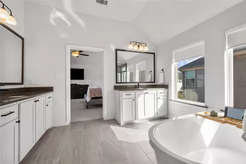 Bath - 3536 E Cheney Ave, Celina, TX 75009 photo 2 of 3
