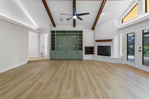 Living - 5305 Links Dr, Waco, TX 76708 photo 2 of 5