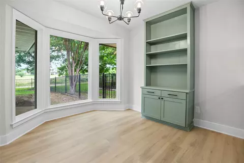 Living - 5305 Links Dr, Waco, TX 76708 photo 5 of 5
