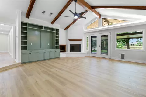 Living - 5305 Links Dr, Waco, TX 76708 photo 3 of 5