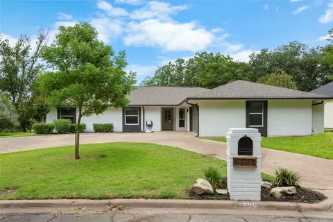 5305 Links Dr, Waco, TX 76708