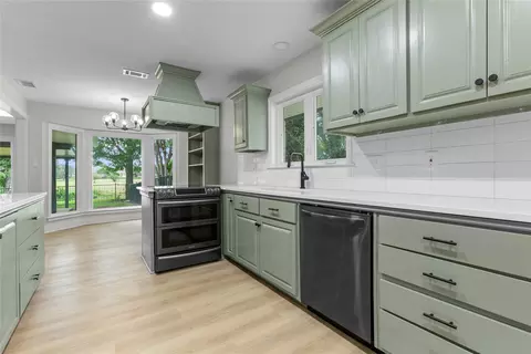 Kitchen - 5305 Links Dr, Waco, TX 76708 photo 3 of 6
