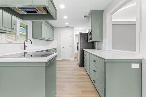Kitchen - 5305 Links Dr, Waco, TX 76708 photo 5 of 6