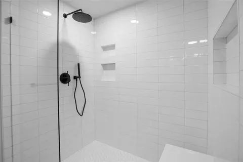 Bath - 5305 Links Dr, Waco, TX 76708 photo 4 of 6