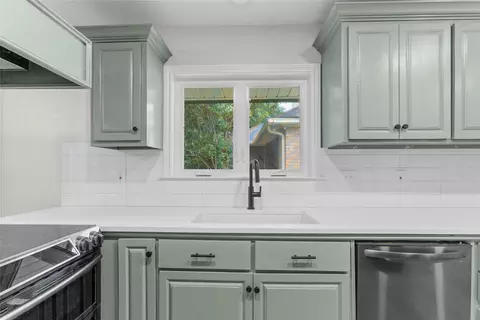 Kitchen - 5305 Links Dr, Waco, TX 76708 photo 4 of 6