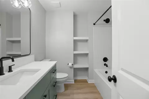 Bath - 5305 Links Dr, Waco, TX 76708 photo 6 of 6