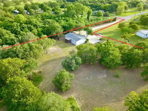 129 Salt Flat Ct, Springtown, TX 76082