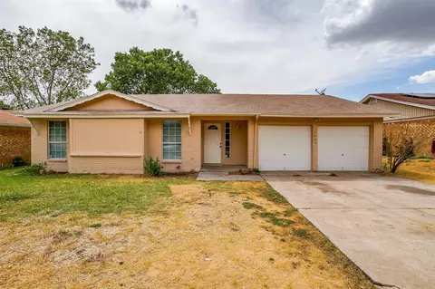 7609 Clover Ln, Watauga, TX 76148