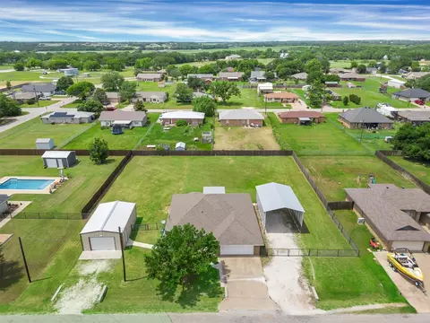 3920 Country Meadows Cir, Granbury, TX 76049