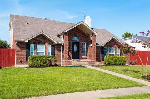 8117 Trail Lake Dr, Rowlett, TX 75088