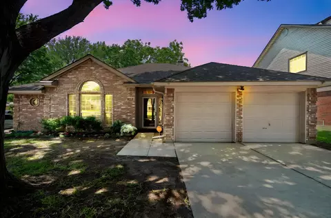 7501 Lake Arrowhead Dr, Fort Worth, TX 76137