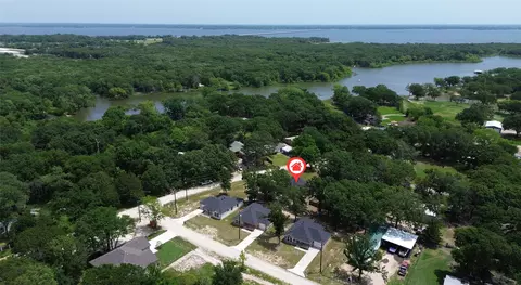 801 Red Oak Dr, West Tawakoni, TX 75474