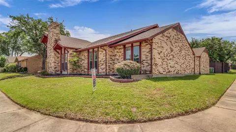 2300 Statler Dr, Carrollton, TX 75007
