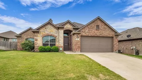 4907 Lakepark Dr, Sanger, TX 76266