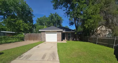 438 Sabine Ave, Cleburne, TX 76031