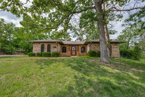 146 Circle Dr, Denison, TX 75021