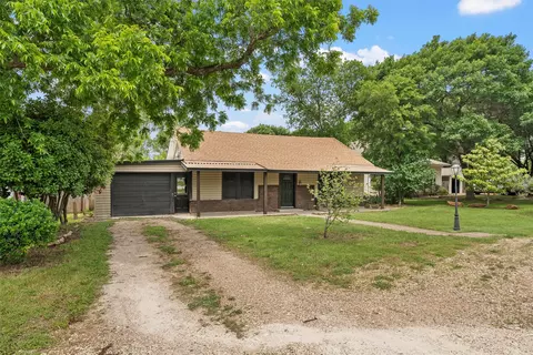 Exterior - 306 N Bordon St, Lorena, TX 76655 photo 4 of 4