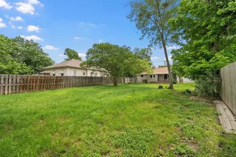 Exterior - 306 N Bordon St, Lorena, TX 76655 photo 3 of 4