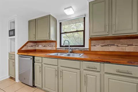 Kitchen - 306 N Bordon St, Lorena, TX 76655 photo 3 of 4