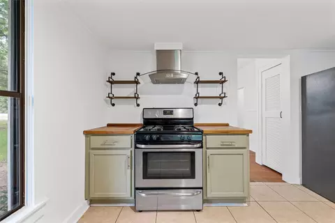 Kitchen - 306 N Bordon St, Lorena, TX 76655 photo 4 of 4