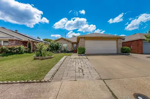 230 Idlewyld Dr, Mesquite, TX 75149
