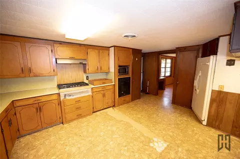 Kitchen - 440 Pine St, Minden, LA 71055 photo 2 of 3