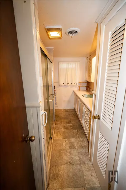 Bath - 440 Pine St, Minden, LA 71055 photo 1 of 2