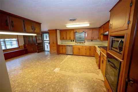 Kitchen - 440 Pine St, Minden, LA 71055 photo 3 of 3