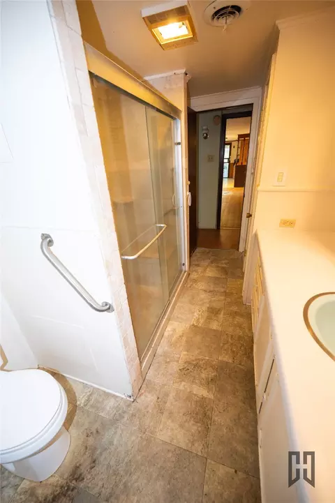 Bath - 440 Pine St, Minden, LA 71055 photo 2 of 2