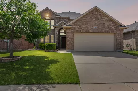 2220 Frosted Willow Ln, Fort Worth, TX 76177
