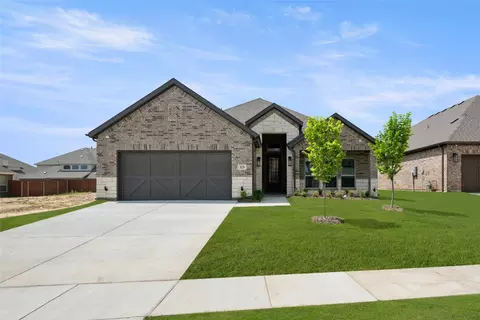 329 Lovett Ln, Burleson, TX 76028