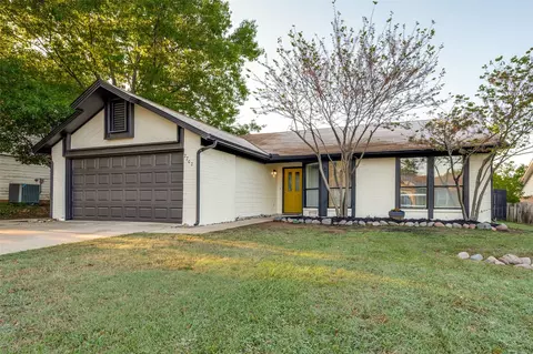 2702 Glen Ridge Dr, Arlington, TX 76016