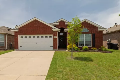 10617 Big Oak Dr, Fort Worth, TX 76131