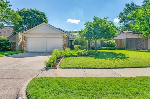 3604 Windsong Ln, Bedford, TX 76021