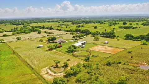420 D J Ln, Weatherford, TX 76088